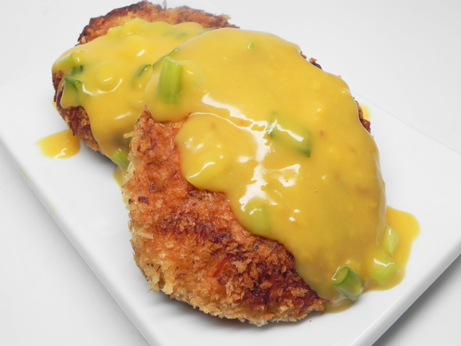 Ranch gà patties với nước sốt cheddar kem