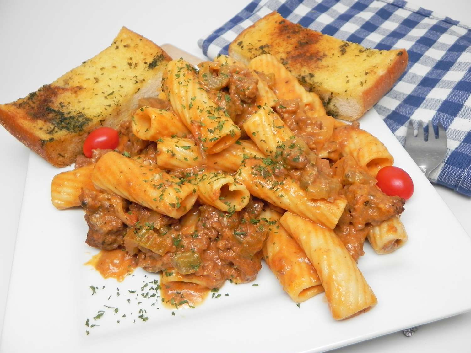 Cheesy Rigatoni trong nồi ngay lập tức