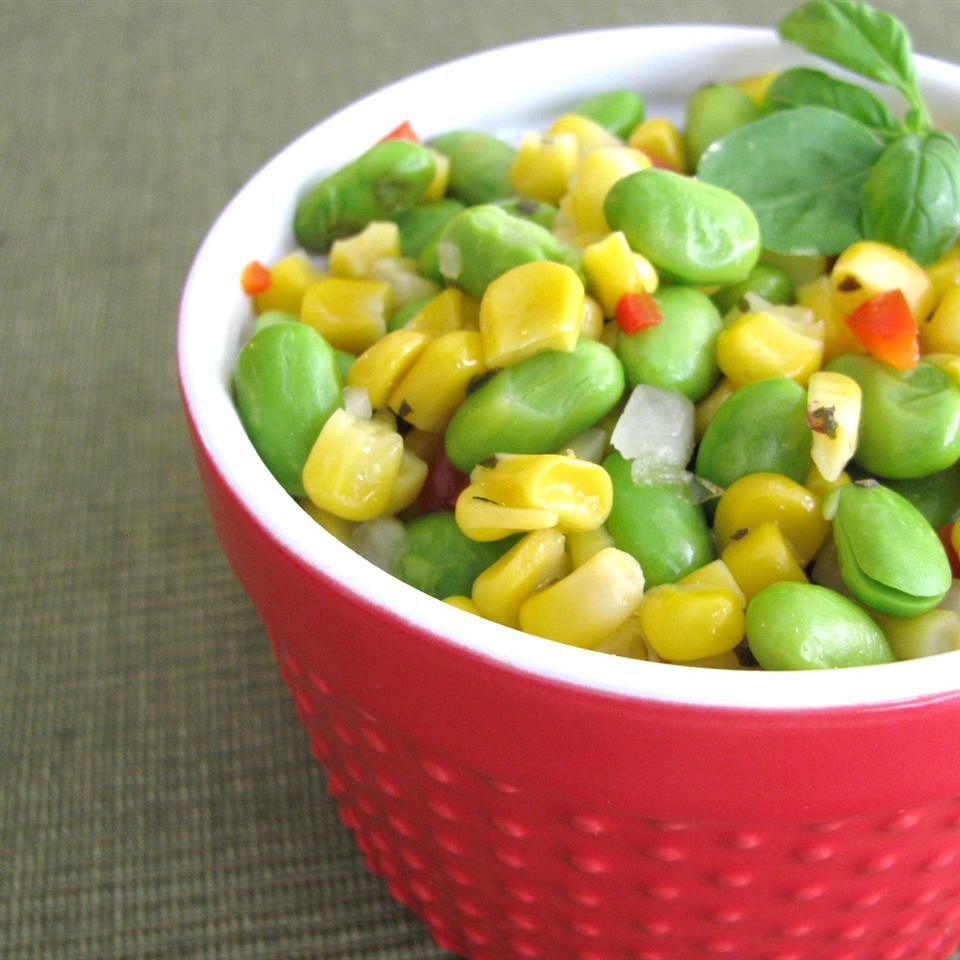 Ngô nướng và salad edamame succotash