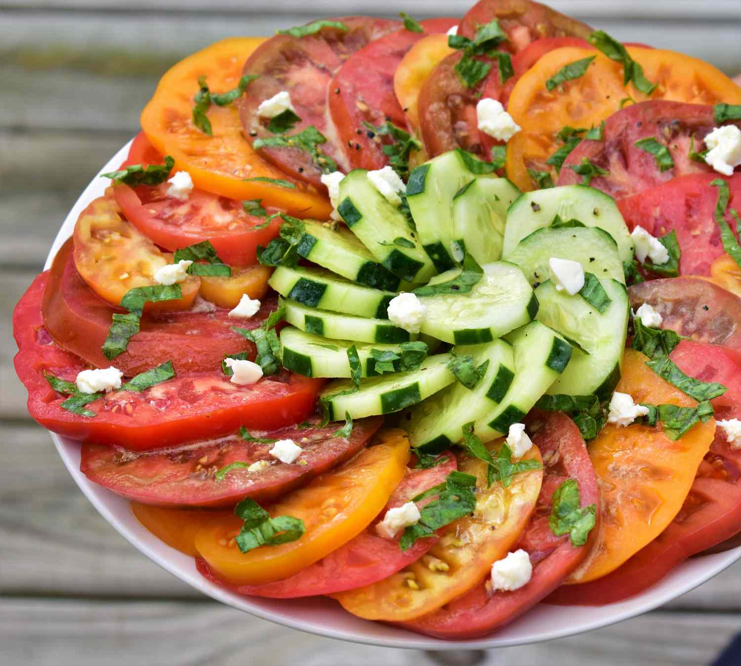 Salad cà chua gia truyền với feta