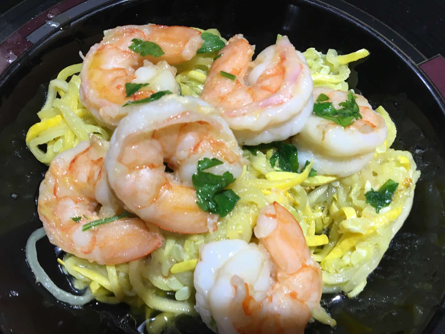 Keto tôm scampi với mì bông cải xanh