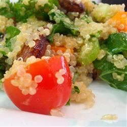 Salad quinoa với bạc hà, hạnh nhân và quả nam việt quất