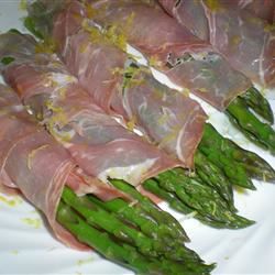 Măng tây lạnh với prosciutto và chanh