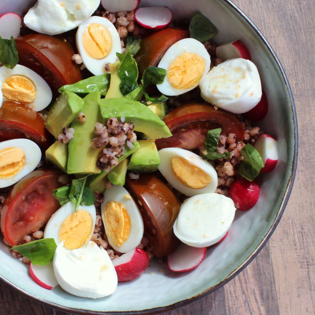 Corghum, Chim cút, Avocado, Kumatoand Buffalo Mozzarella Bowl