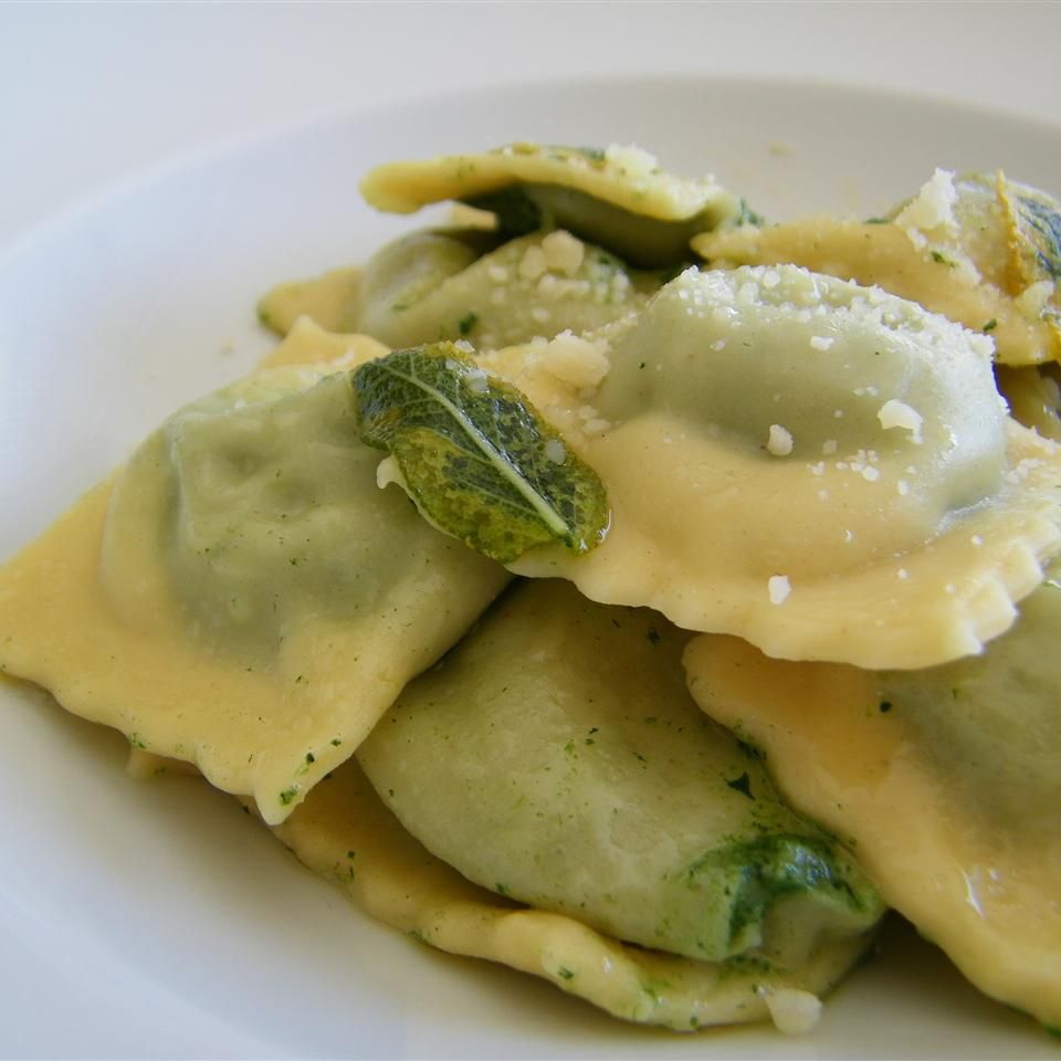 Rau bina, Feta và Pine Nut Ravioli làm đầy