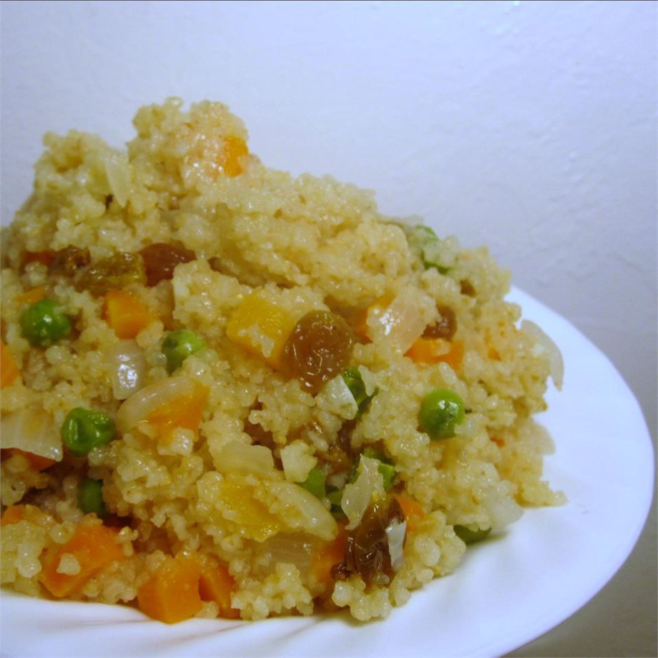 Couscous nhanh chóng với nho khô và cà rốt