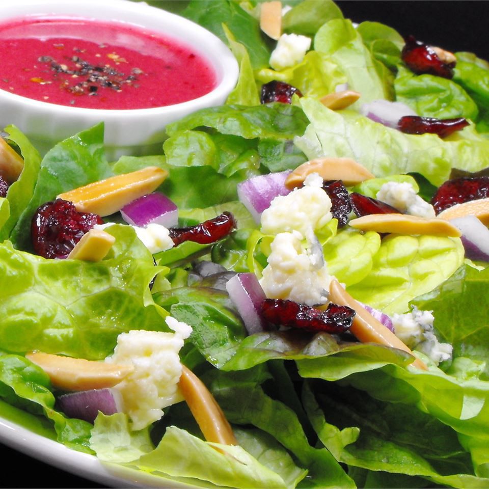 Salad xanh với vinaigrette cranberry