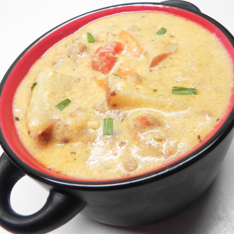 Cheeseburger chowder với xúc xích