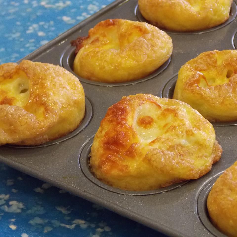 Mini Ham và Swiss Frittatas