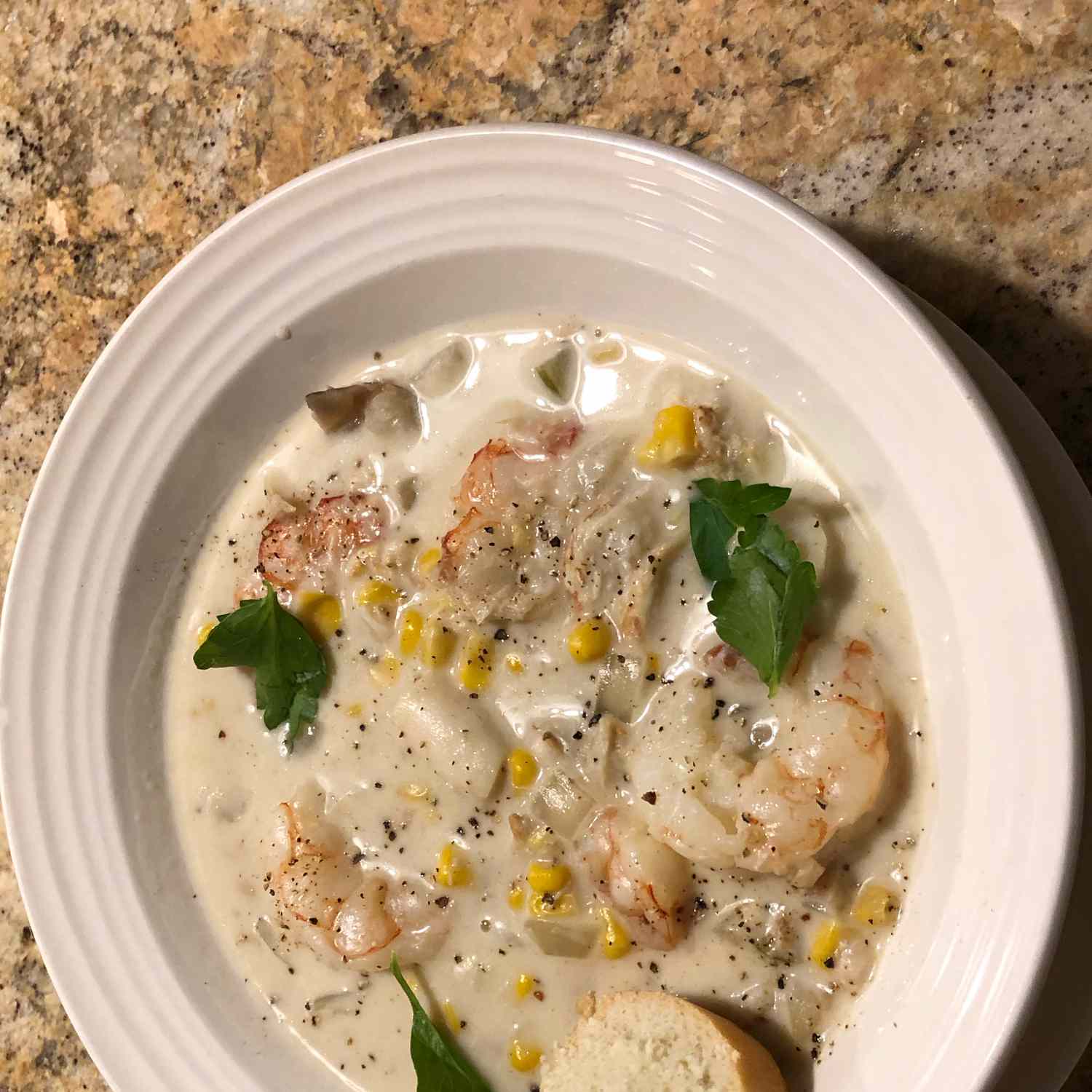 Sò điệp và tôm chowder