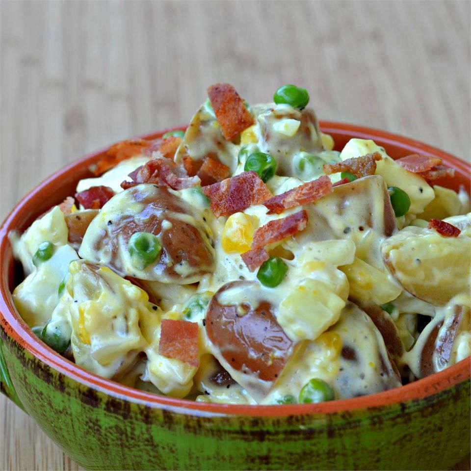 Thịt xông khói và trứng salad khoai tây