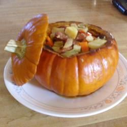 Cinderella Pumpkin Bowl với rau và xúc xích