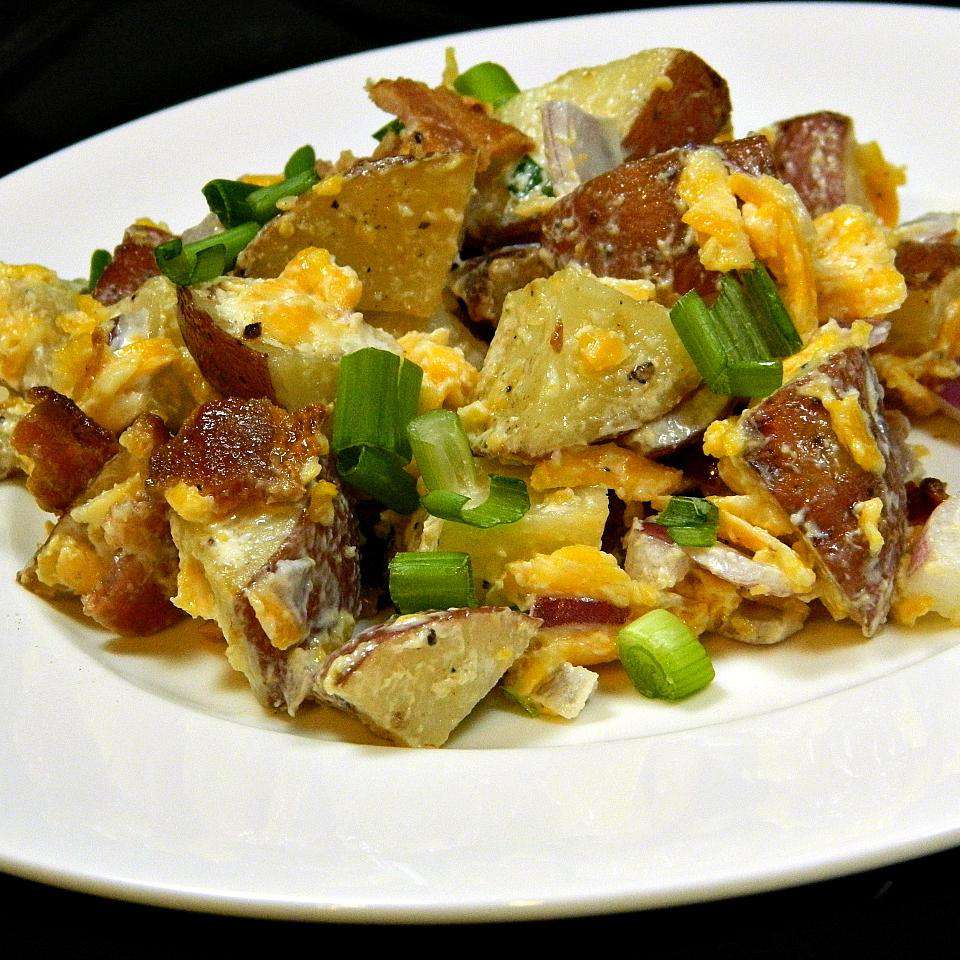 Salad khoai tây nướng được nạp