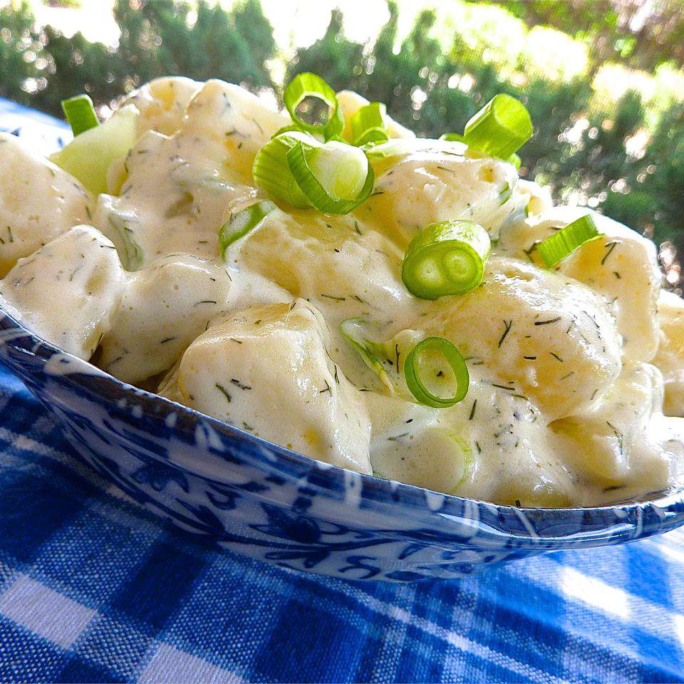 Salad khoai tây dễ dàng với thì là