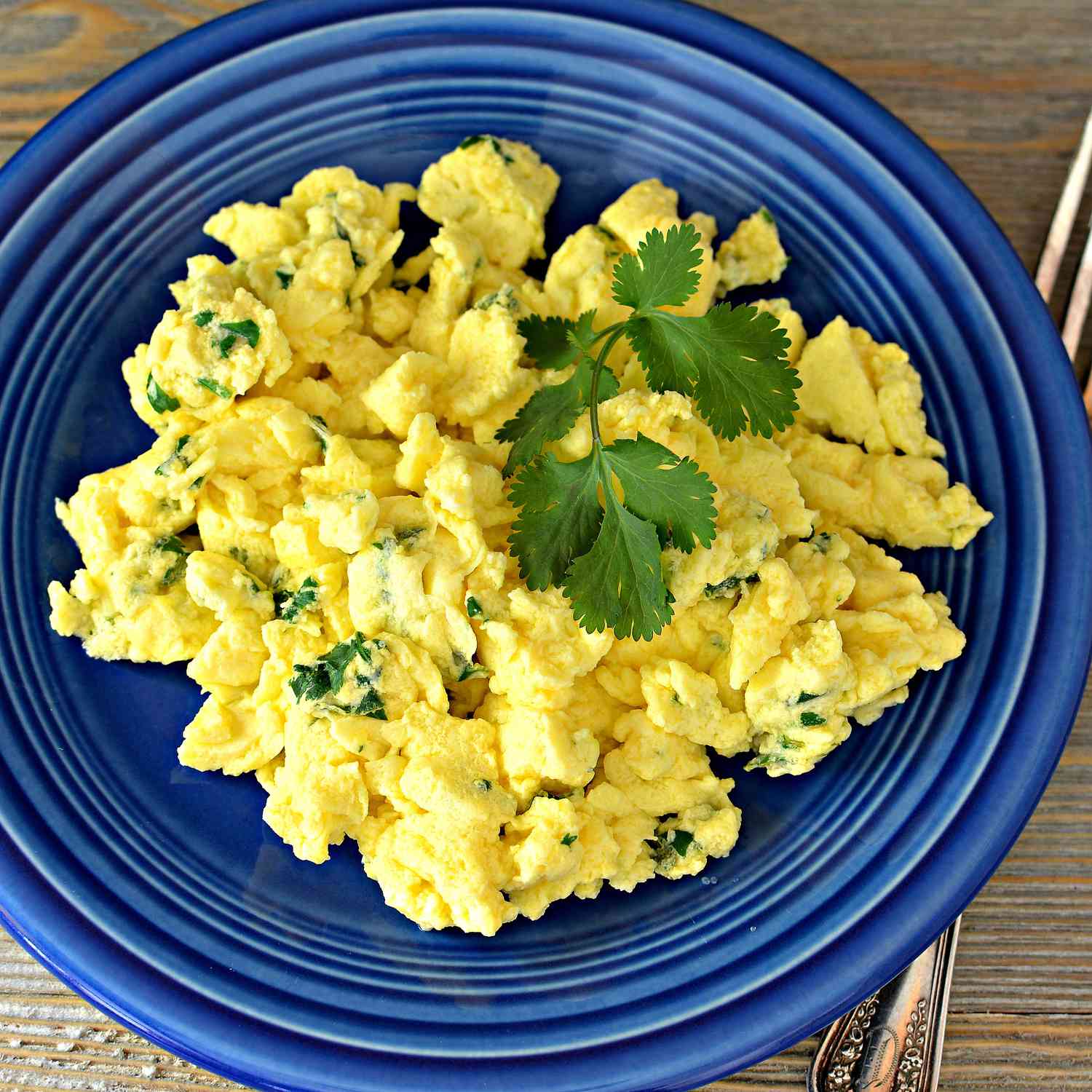 Tỏi-Cilantro Scrambled Trứng