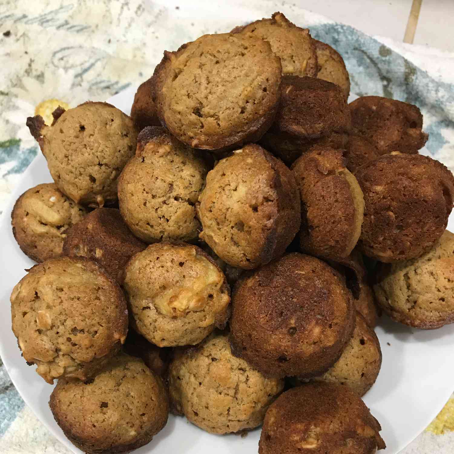 Muffins táo thu nhỏ