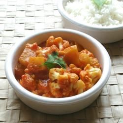 Gobi Aloo (súp lơ kiểu Ấn Độ với khoai tây)