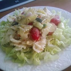 Thịt gà và salad mì ống mùa hè