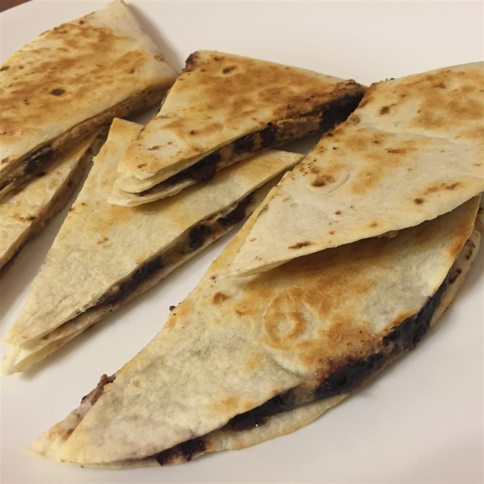 Quesadillas bơ đậu phộng