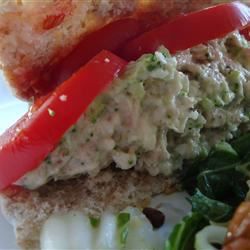 Salad cá ngừ nguyên tử