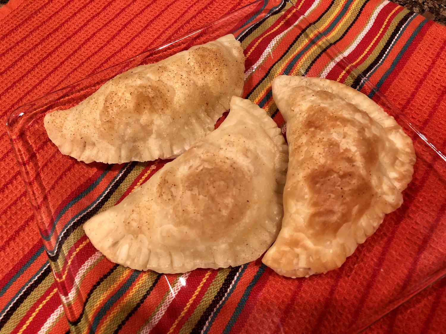 Empanadas de Jamon, Queso, Y Huevo Duro (Ham, Cheese, và Epanadas trứng luộc cứng)