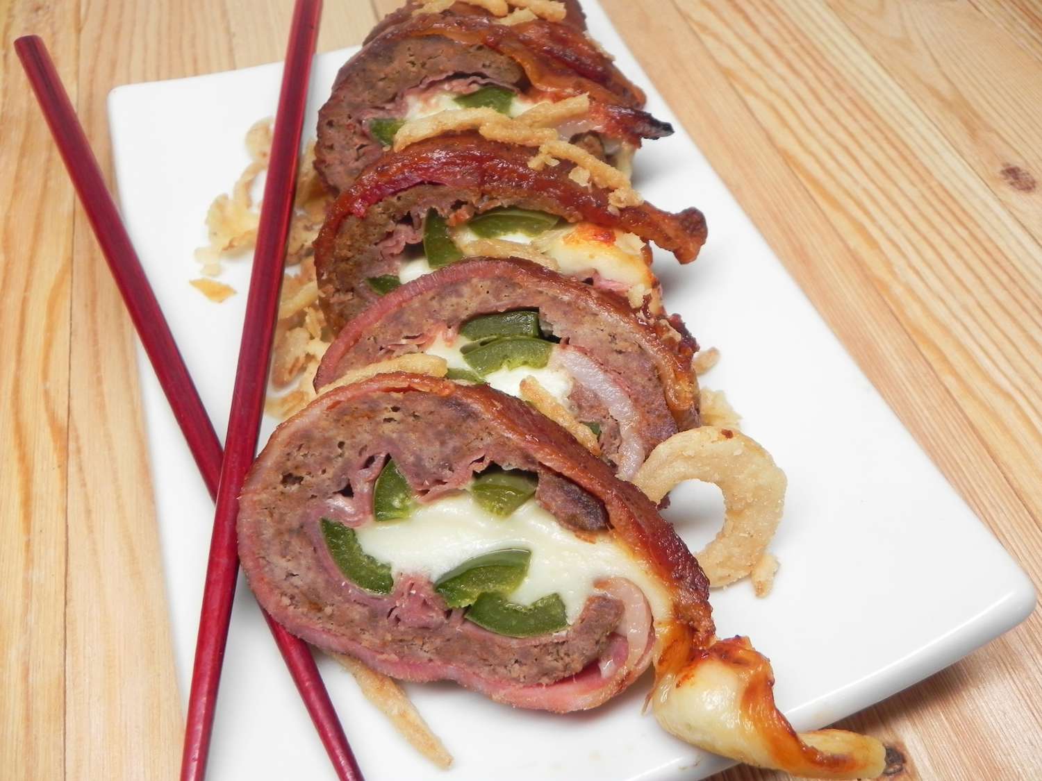 Bacon sushi cuộn cuộn