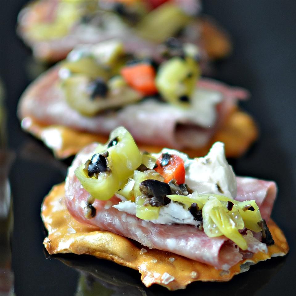 Muffaletta Pretzel Crisps