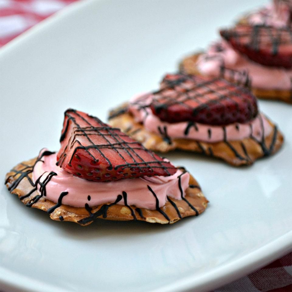 Pretzel Crisps Strawberry Fluff Bites