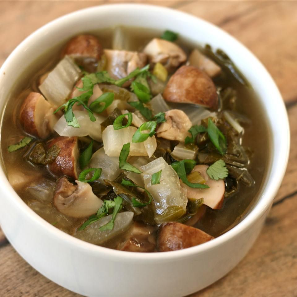 Mushroom bok choy súp