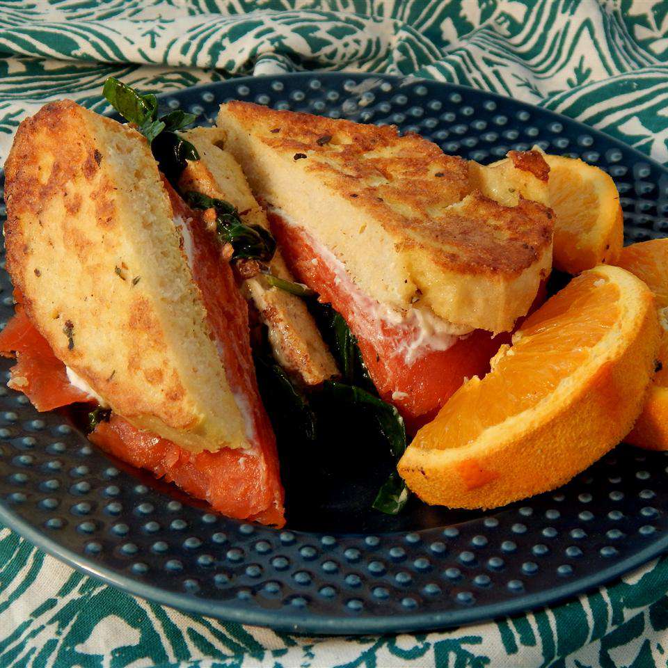 Sandwich bánh mì nướng Pháp Salmon French