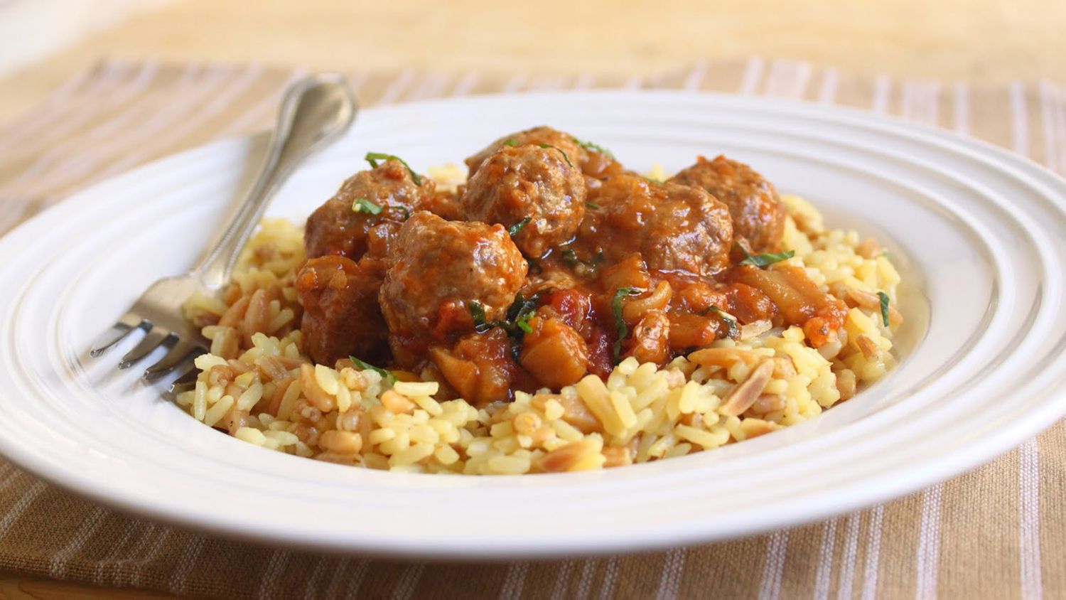 Little Lamb Meatballs trong nước sốt cà chua cay