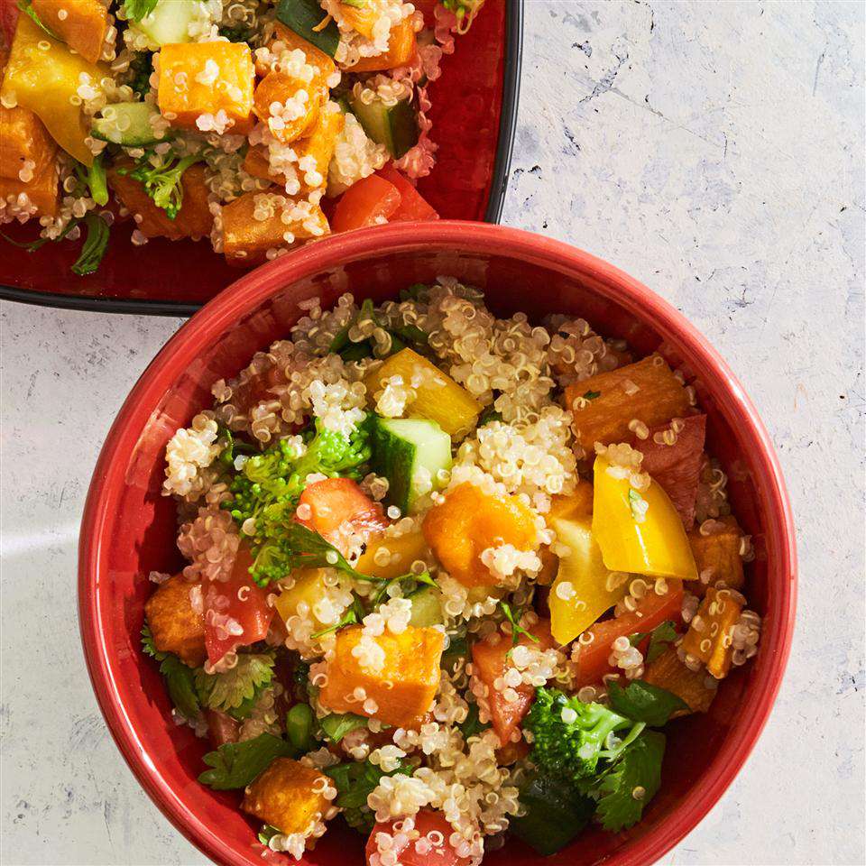 Salad quinoa khoai lang nướng