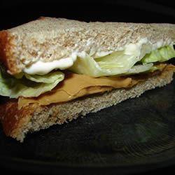 Bơ đậu phộng, mayonnaise và bánh sandwich rau diếp