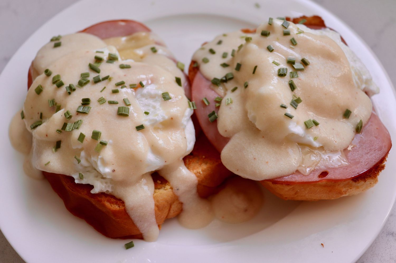 Croque madame trên brioche