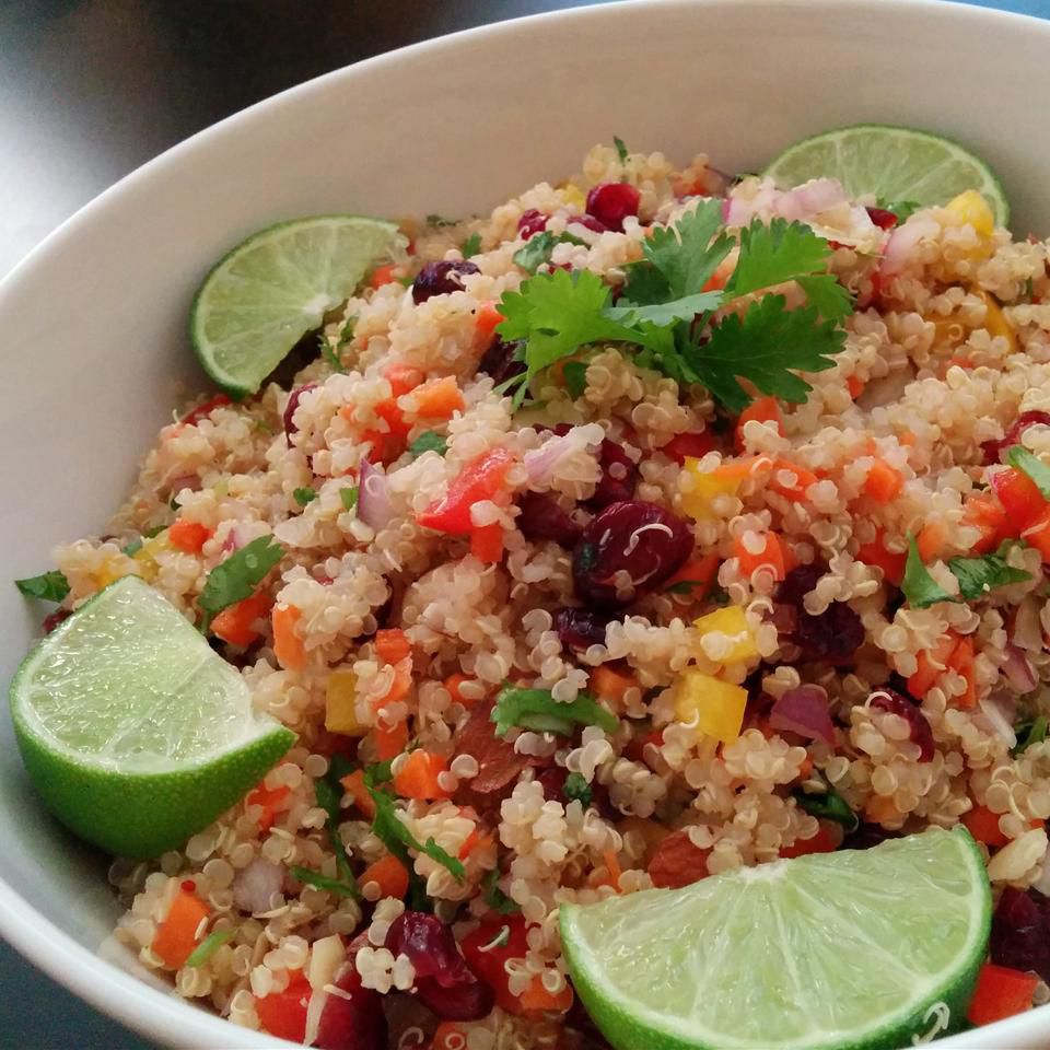 Cranberry và rau mùi quinoa salad