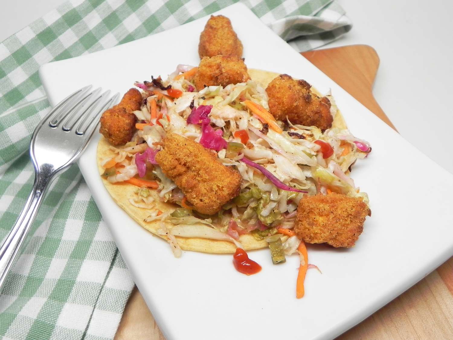 Không khí chiên cá giòn tacos với slaw