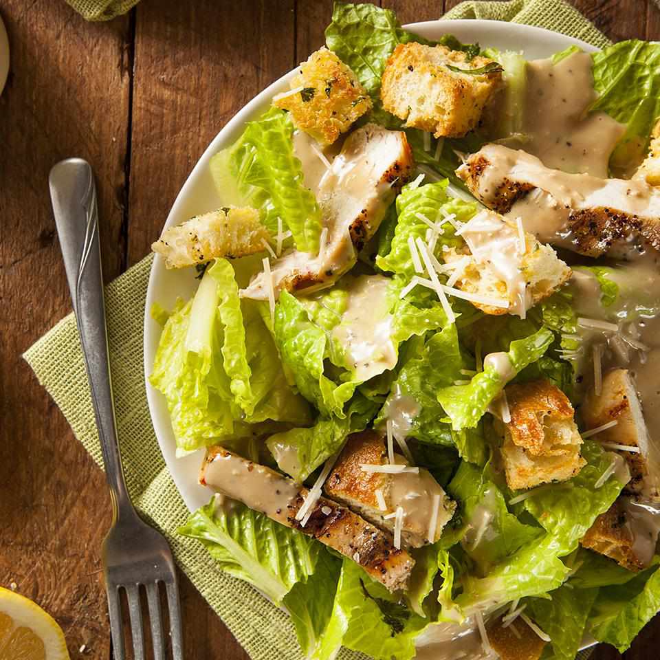 Salad Caesar gà cổ điển