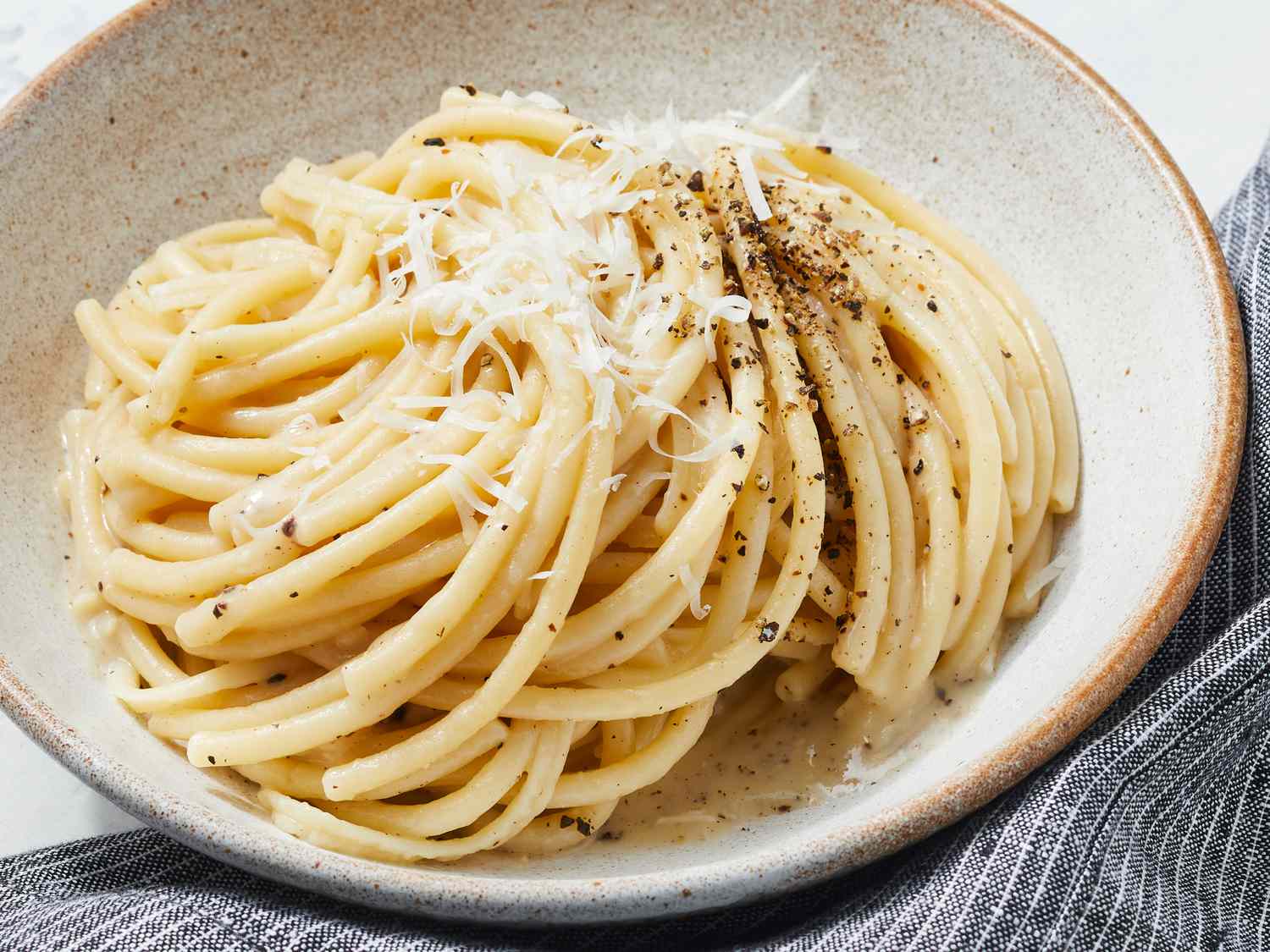 Bucatini Cacio E Pepe (Người chăn cừu La Mã Pasta)