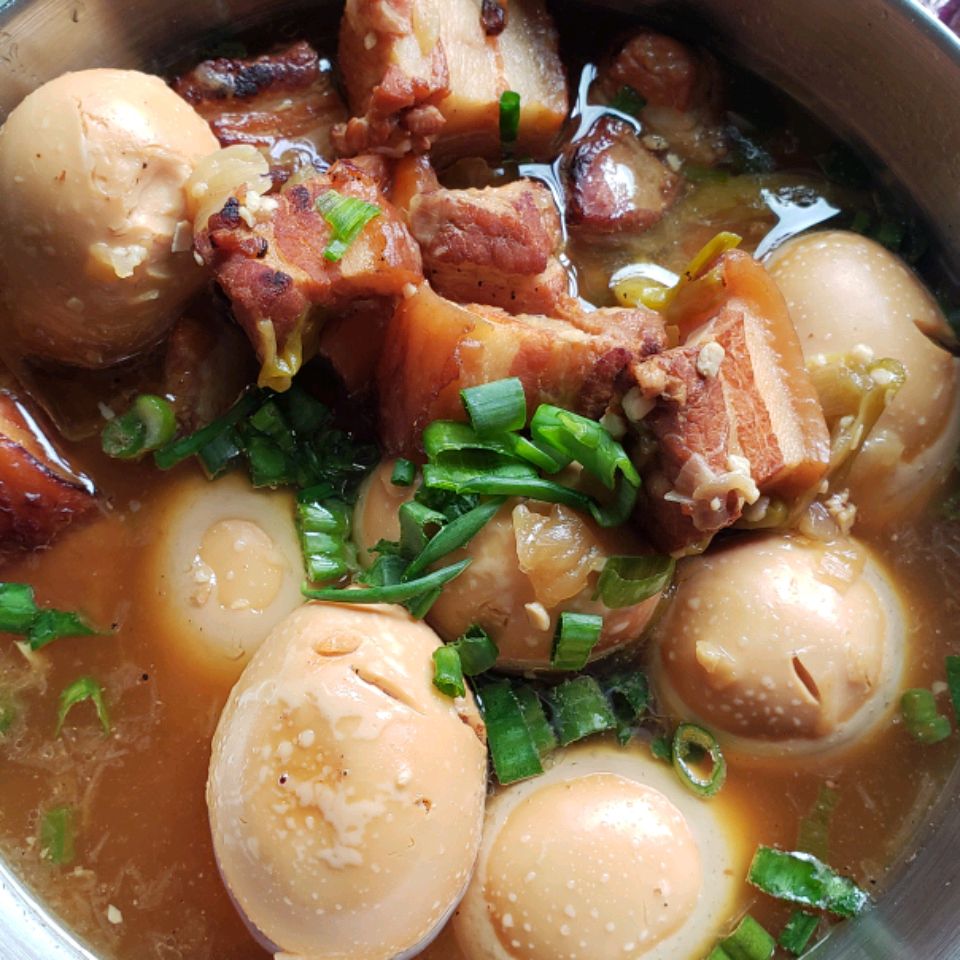 Thit Kho (bụng lợn caramen)