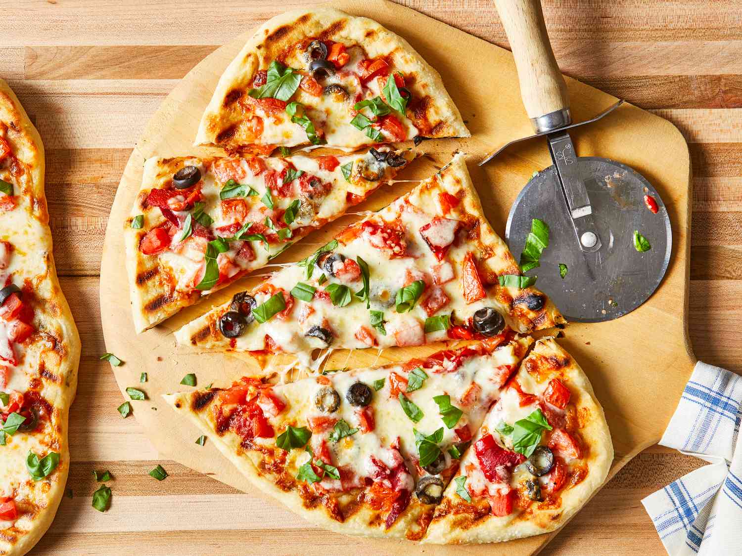 Pizza trên vỉ nướng