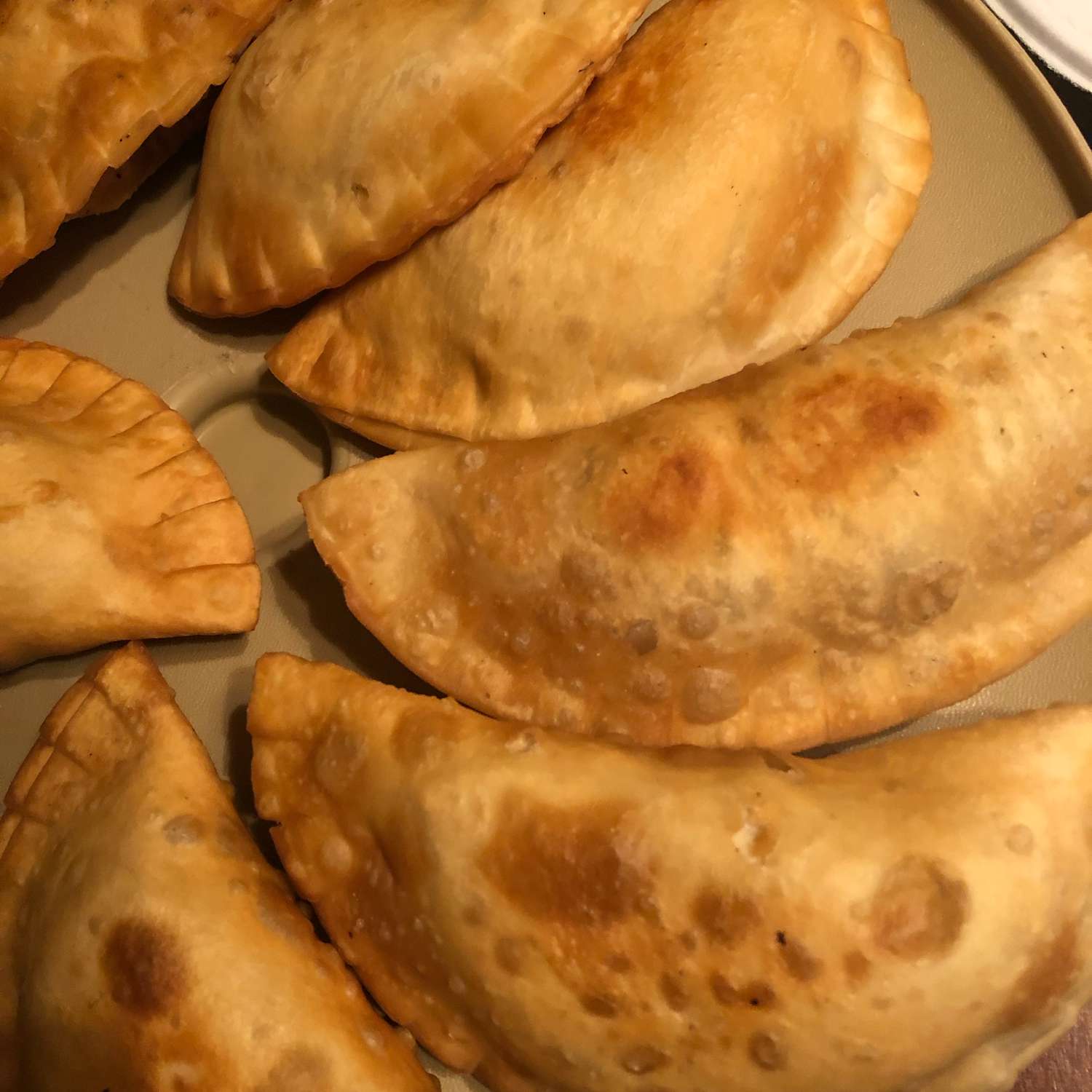 Người sành ăn pastelillos (bánh thịt)