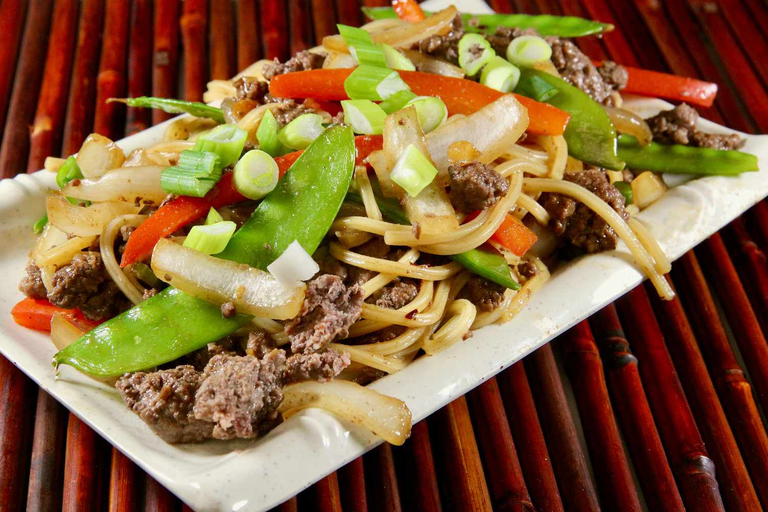 Thịt bò xay lo mein