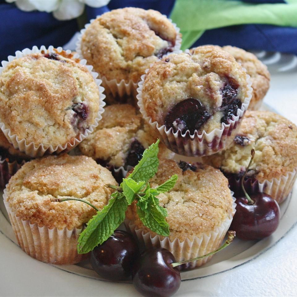 Muffins anh đào tươi