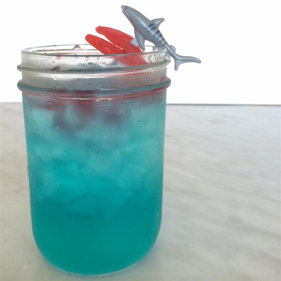 Shark cắn cocktail