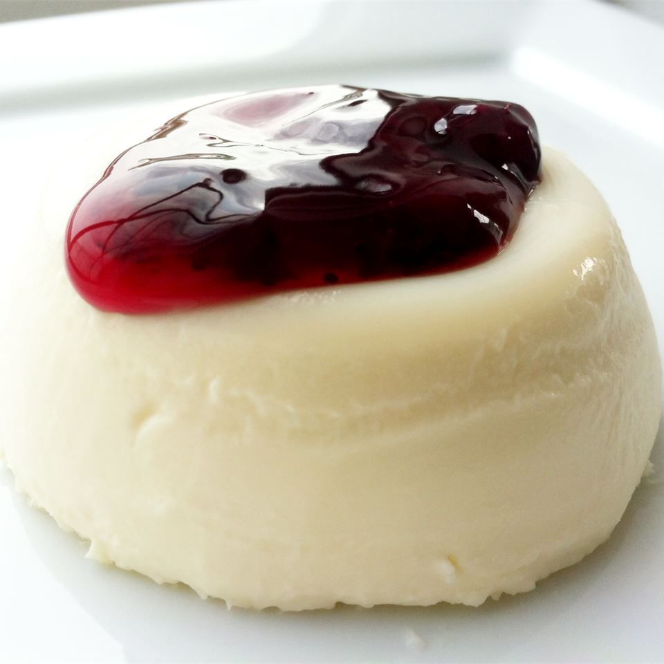 Panna cotta với nước sốt berry