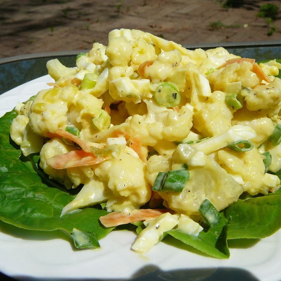 Súp lơ và salad trứng