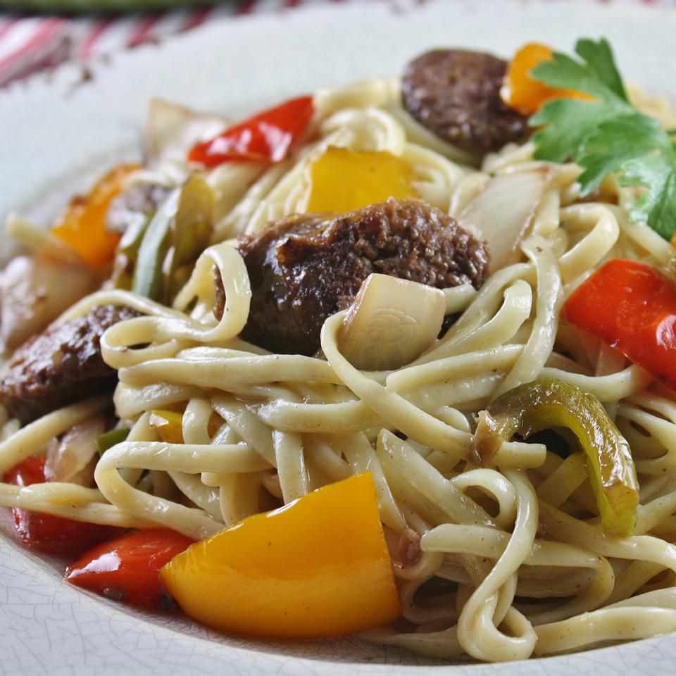 Linguine với ớt và xúc xích