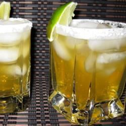 Ý Amaretto Margaritas trên đá