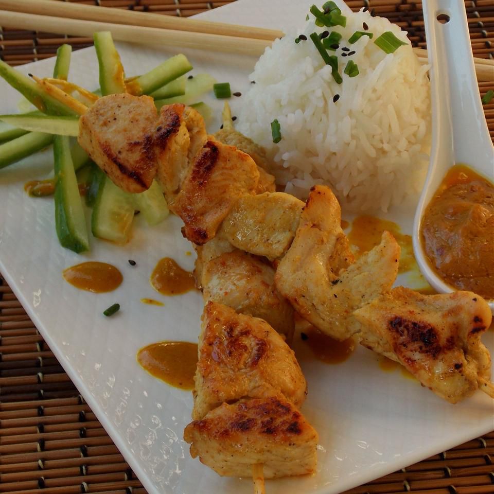 Gà satay với nước sốt đậu phộng