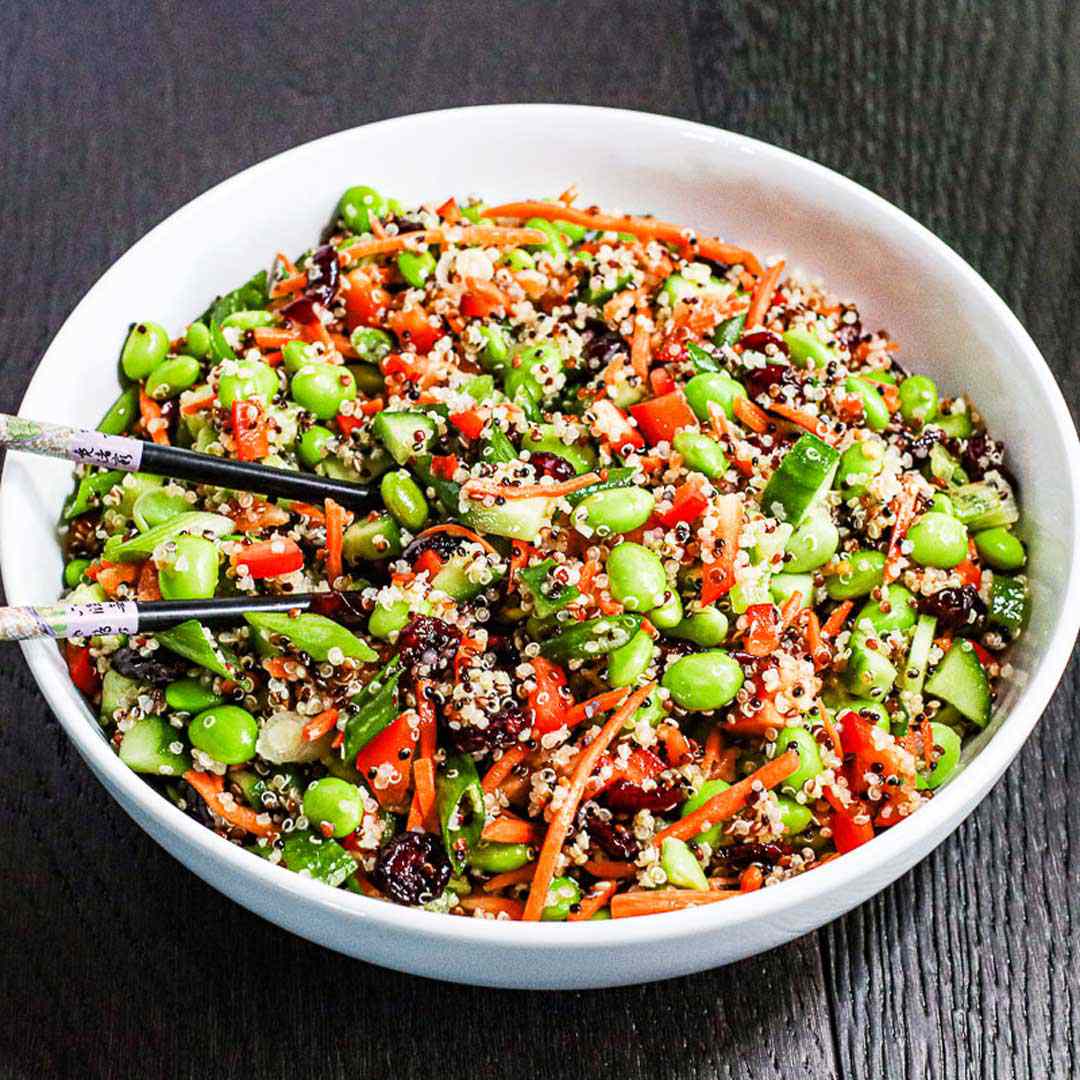 Salad quinoa và edamame dễ dàng